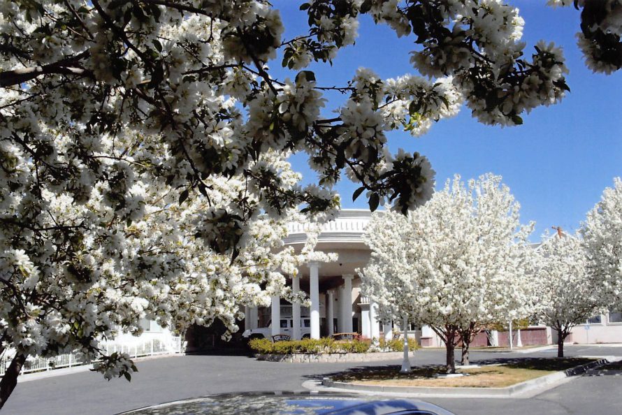 HEIRLOOM INN front view